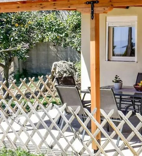 Hut House εξοχικό στην παραλία μ. άμμος *