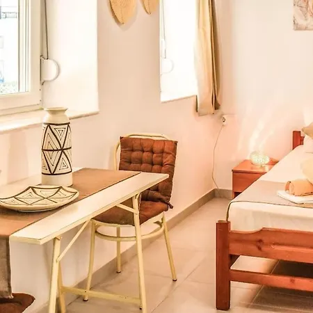 Hut House εξοχικό στην παραλία μ. άμμος Skiathos Town