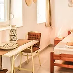Hut House εξοχικό στην παραλία μ. άμμος Skiathos Town