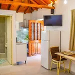 Hut House εξοχικό στην παραλία μ. άμμος * Skiathos Town
