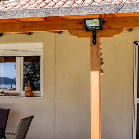 Hut House εξοχικό στην παραλία μ. άμμος *