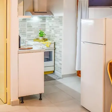 Holiday home Hut House εξοχικό στην παραλία μ. άμμος Skiathos Town